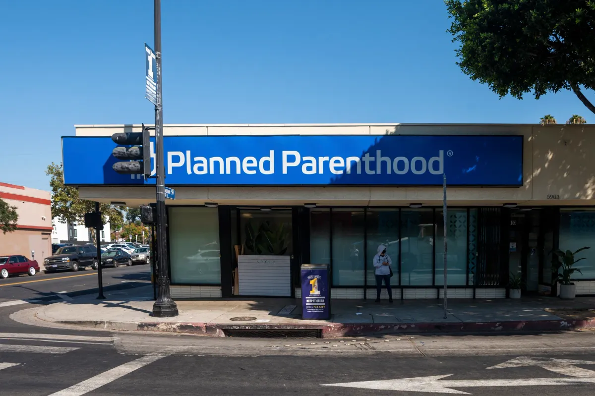 California files suit to restore Planned Parenthood funding