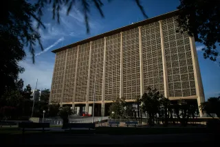 California law forbids ICE from making arrests at courthouses. Officers are showing up anyway
