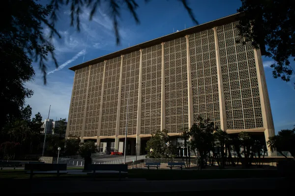 California law forbids ICE from making arrests at courthouses. Officers are showing up anyway